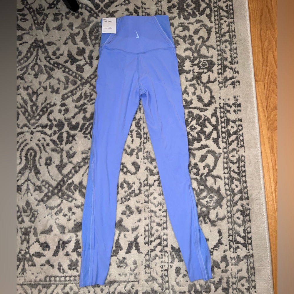 Nike Yoga Set - Picture 4 of 8